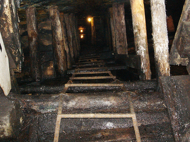 Vertical shaft on the Pioneer Tunnel mine tour in Ashland, PA. Credit: Flickr/bicyclemark